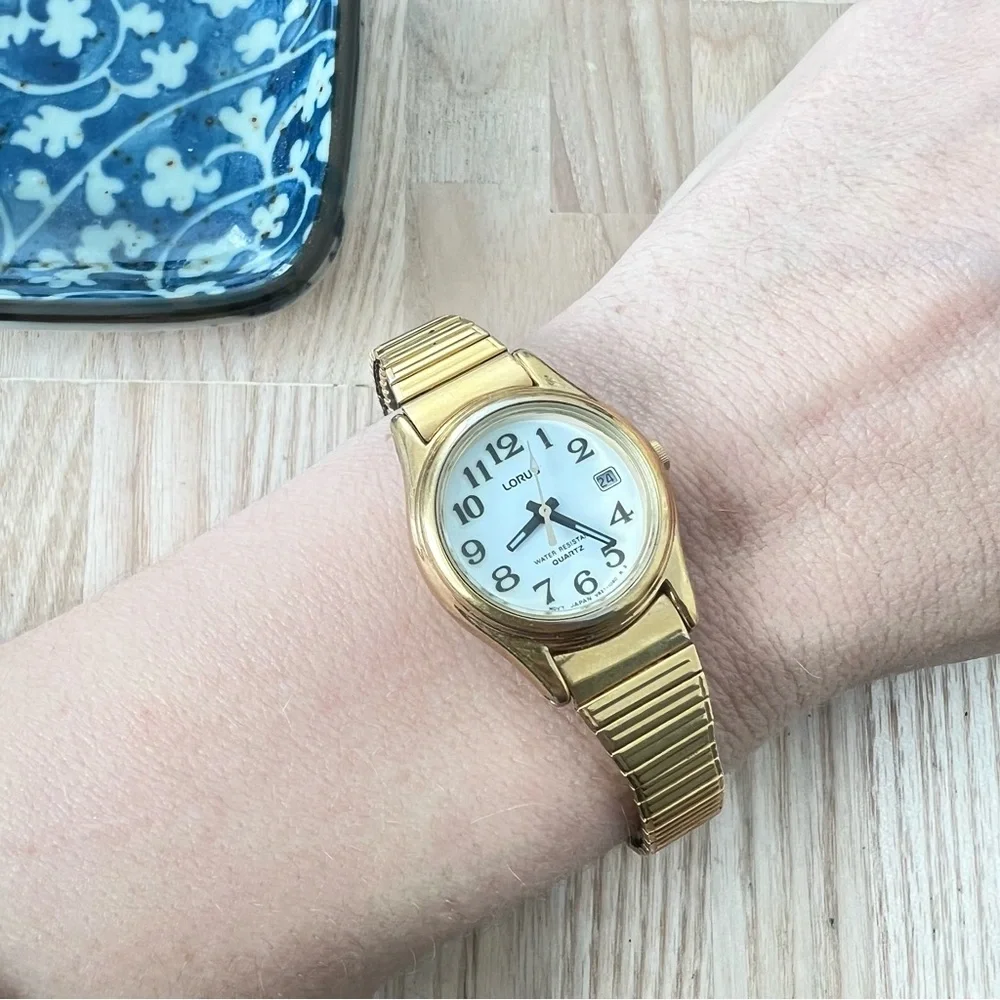 Vintage Lorus ladies gold tone dress watch NEW BATTERY
